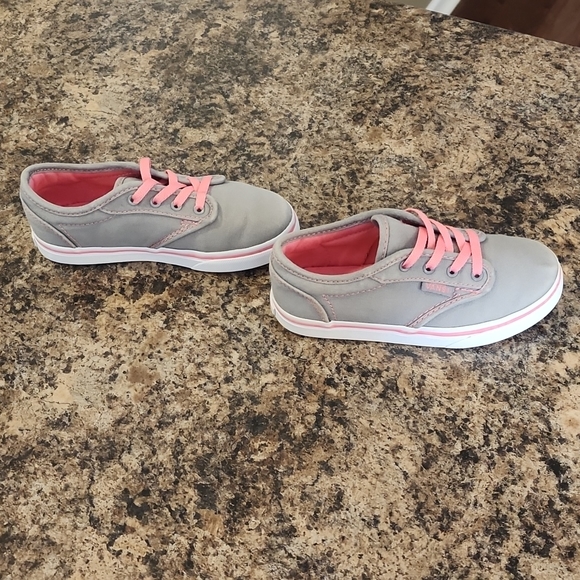 Vans - Picture 3 of 6